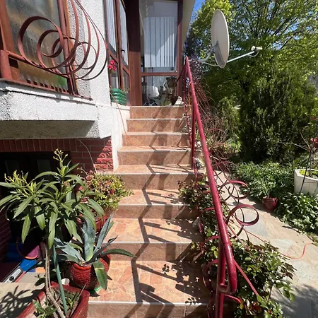 Reni Holiday home
